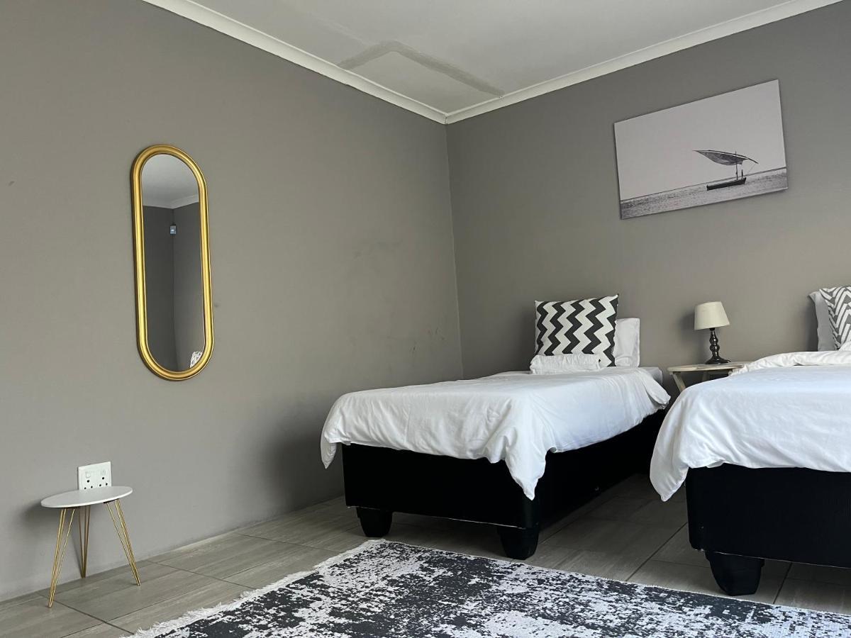 Otis Self Catering Apartment วัลวิสเบย์ ภายนอก รูปภาพ
