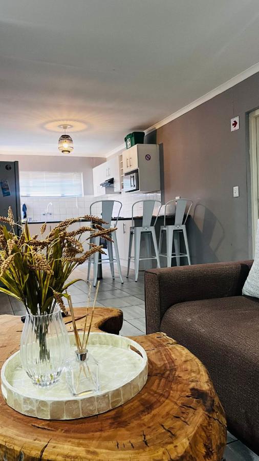 Otis Self Catering Apartment วัลวิสเบย์ ภายนอก รูปภาพ