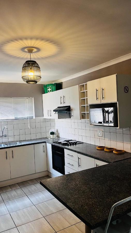 Otis Self Catering Apartment วัลวิสเบย์ ภายนอก รูปภาพ